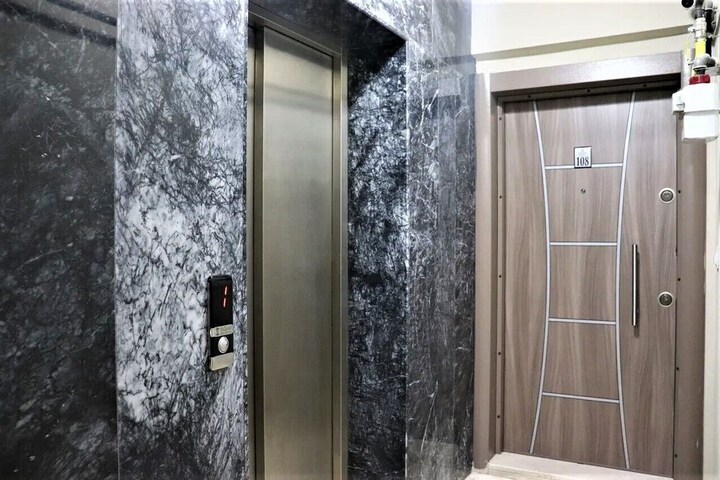 Room 8 of 16