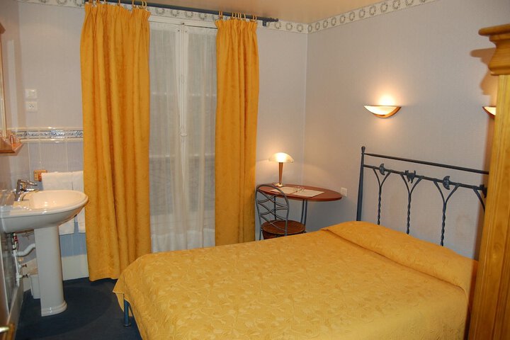 Room 13 of 35