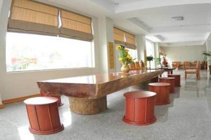 Hotel Interior 4 of 32