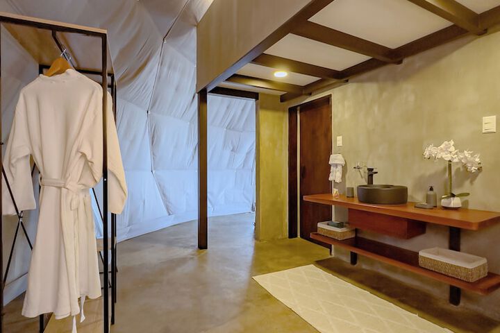 Room 30 of 46