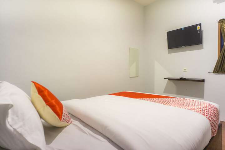 Room 7 of 32