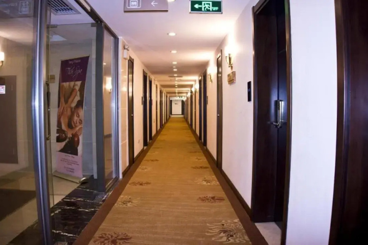 Room 8 of 19