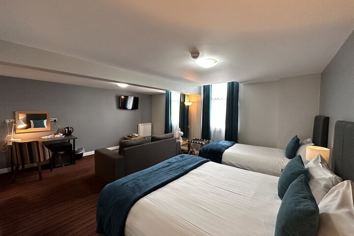 Room 25 of 77