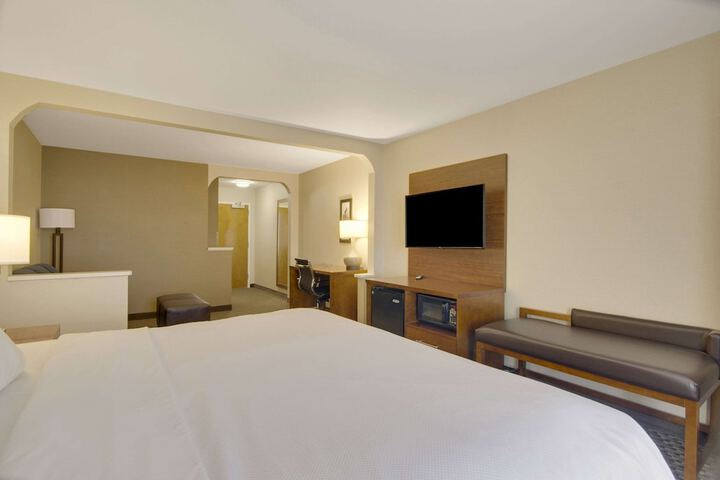 Room 15 of 36