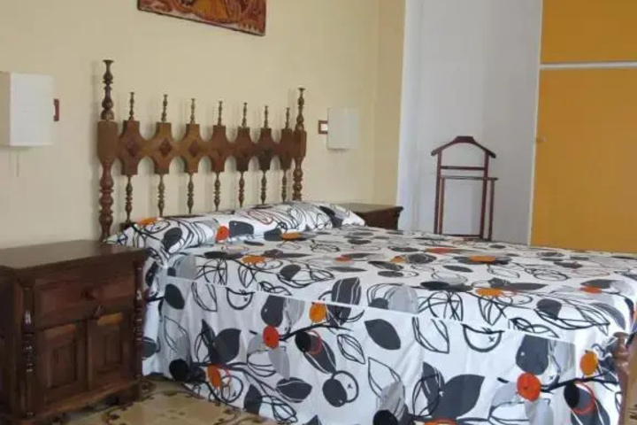 Room 2 of 2