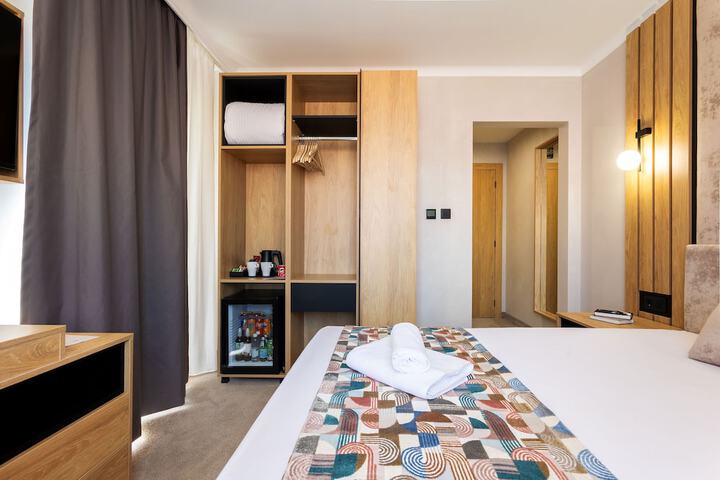 Room 28 of 112