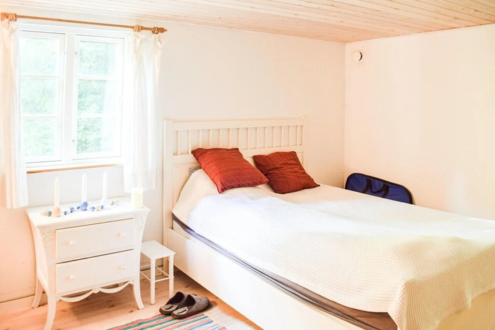 Room 2 of 11