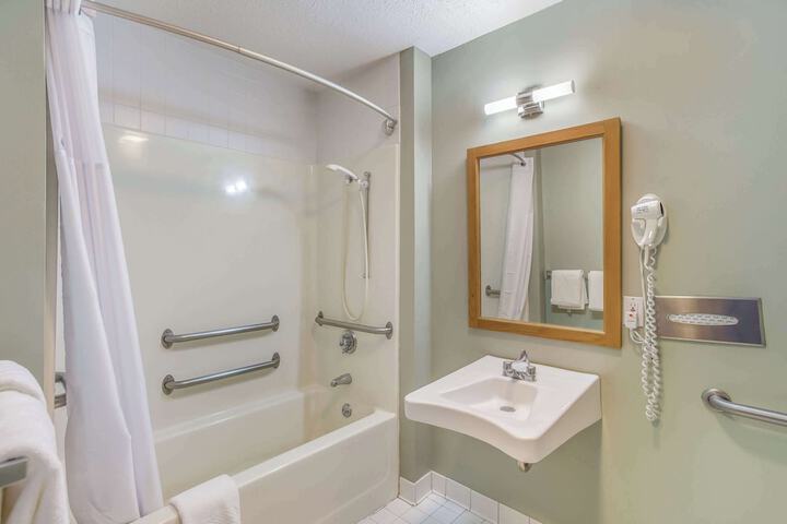 Queen Bed Accessible (5 of 12)