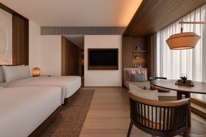 Room 28 of 82