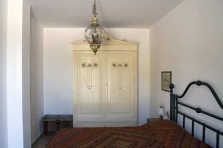Room 17 of 28