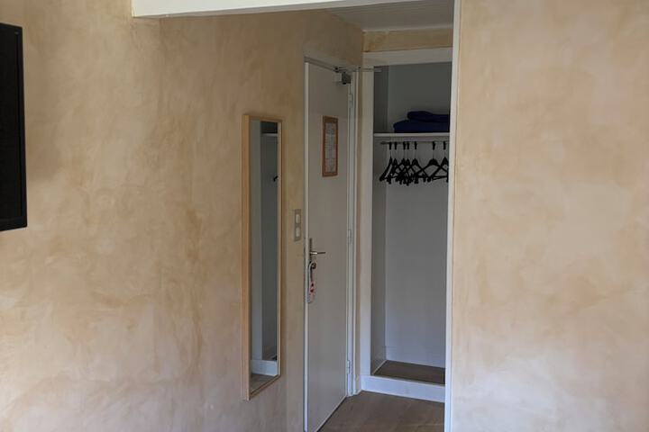 Room 82 of 128