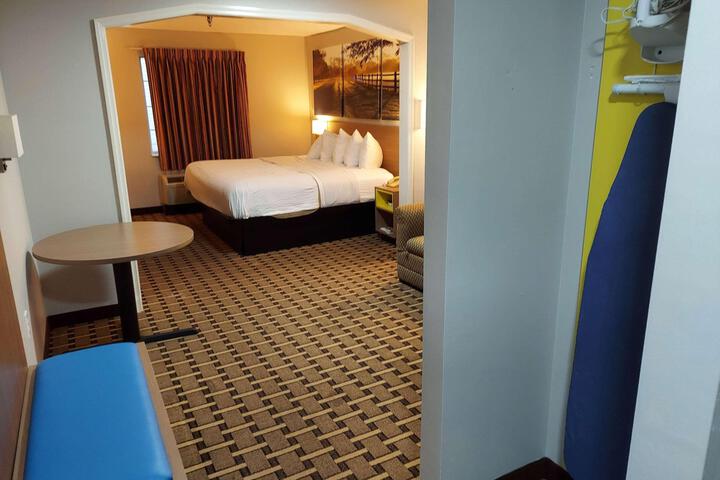 2 Queen Beds Accessible (5 of 8)