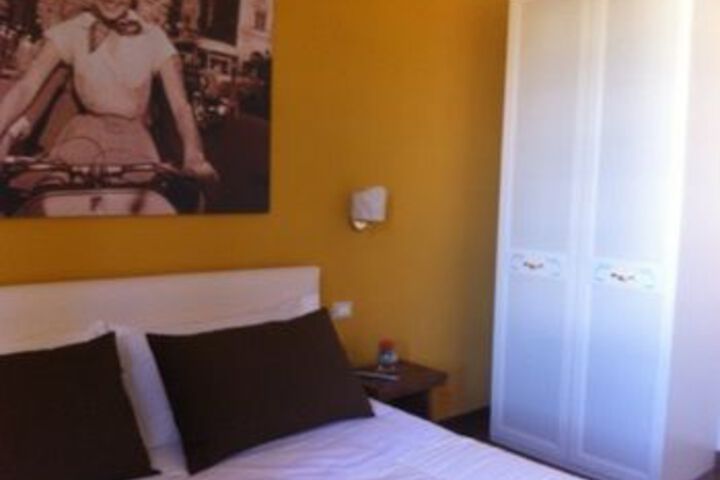 Room 13 of 33