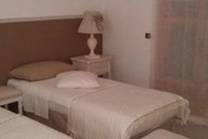 Room 13 of 27