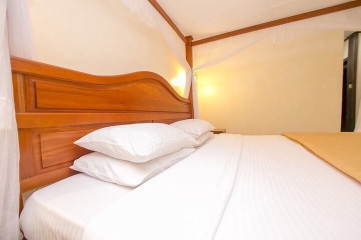 Room 35 of 194