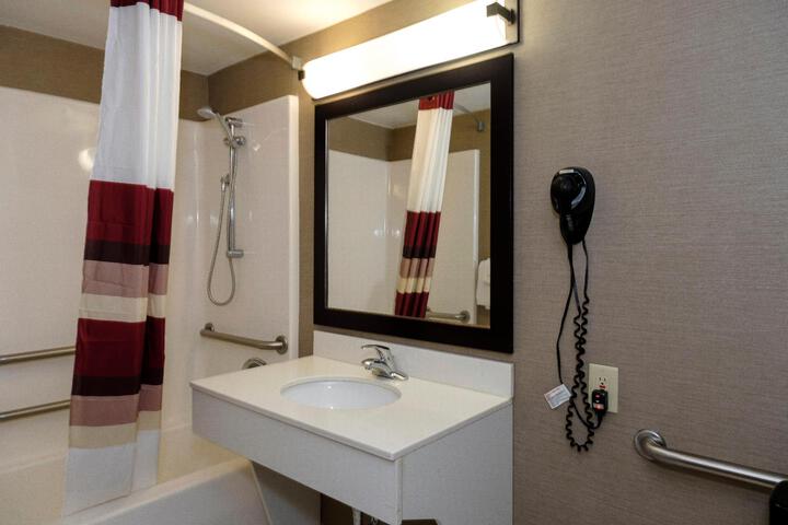 Suite King Bed Accessible (17 of 25)