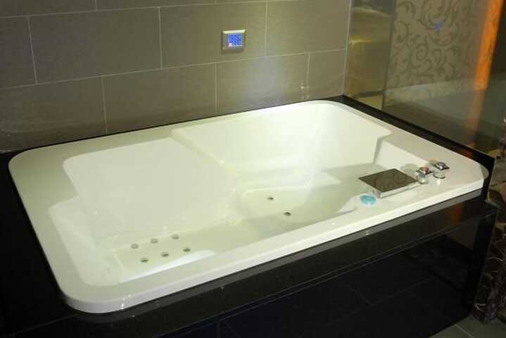 Hot Tub 88 of 107