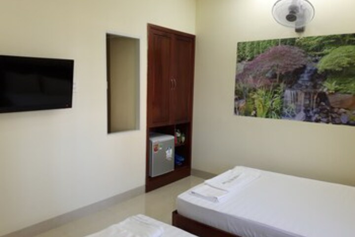Room 9 of 16