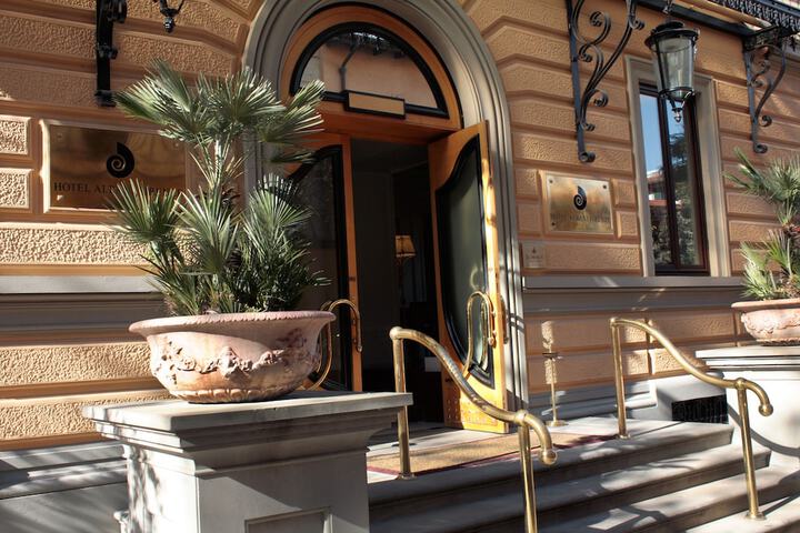 Hotel 100 of 106