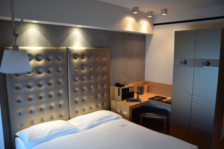 Room 18 of 139