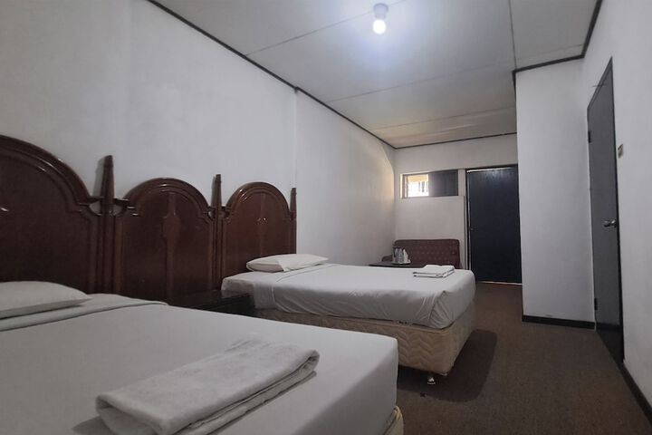 Room 16 of 79