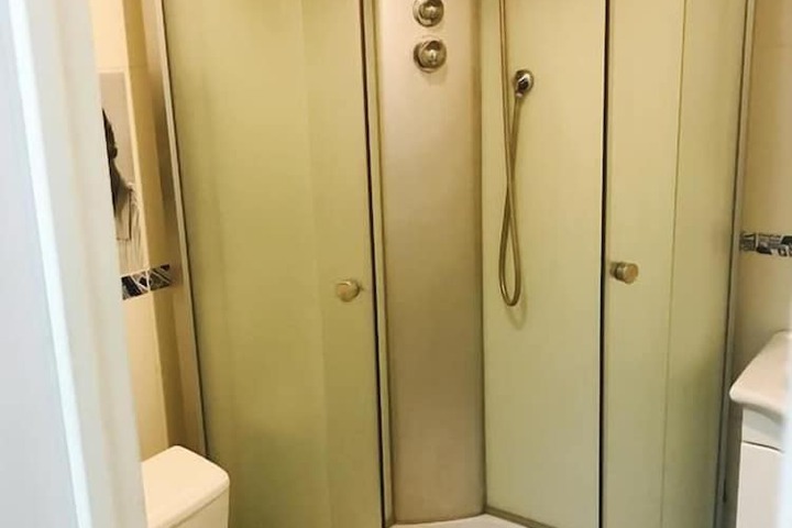Room 27 of 28