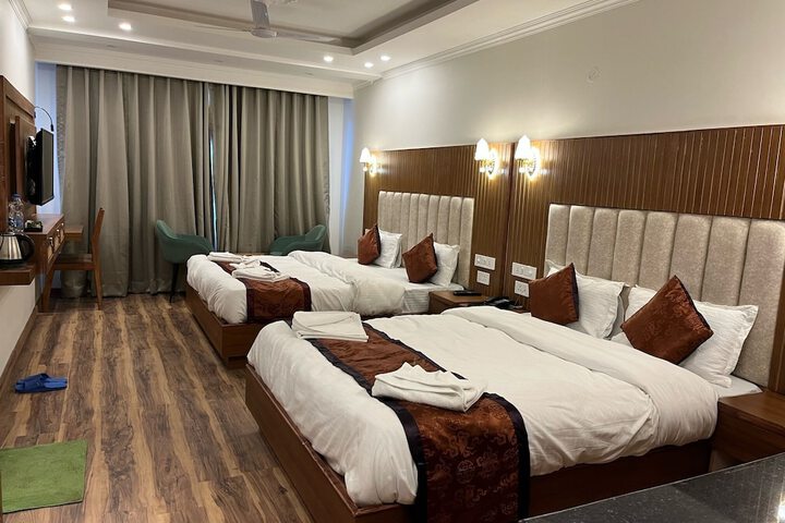 Room 8 of 19