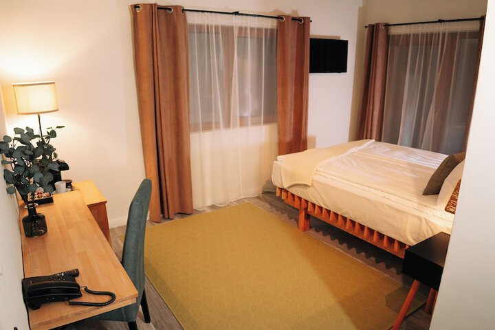 Room 103 of 184