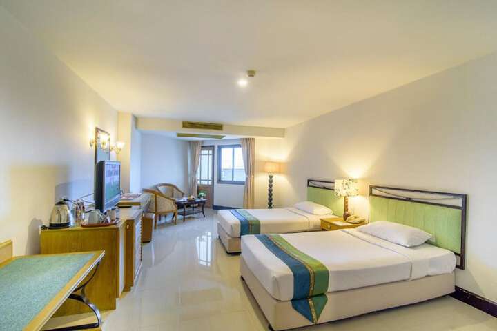 Room 18 of 115