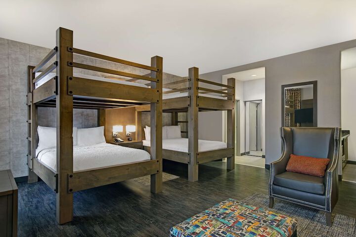 Room 26 of 60