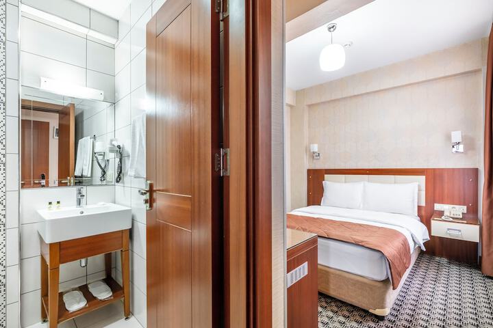 Room 14 of 42