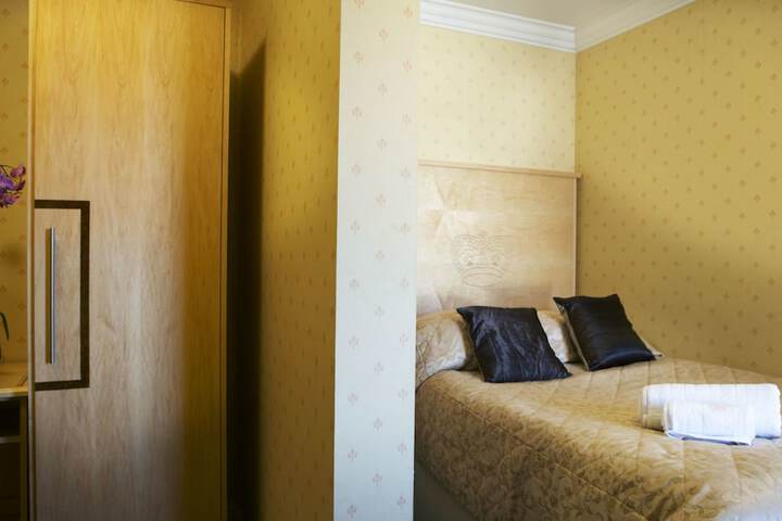 Room 6 of 86