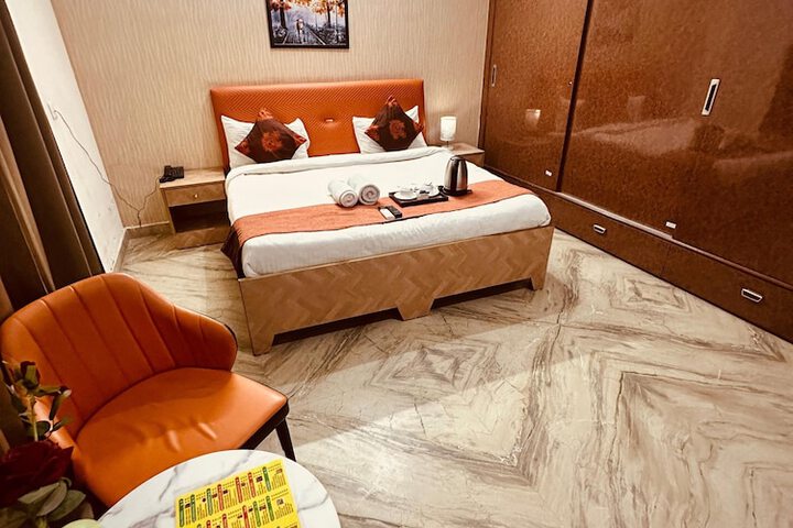 Room 2 of 27