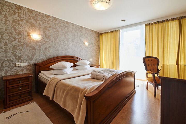 Room 7 of 84