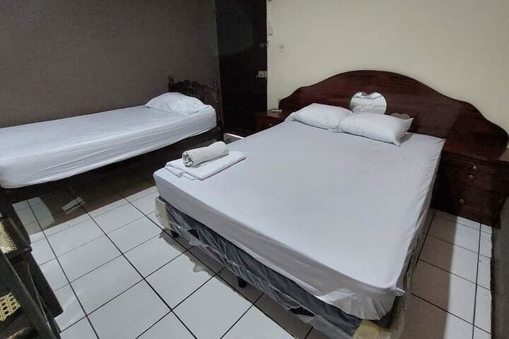 Room 5 of 10