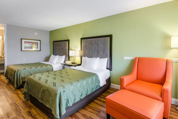 1 Double Bed Accessible (5 of 9)
