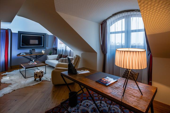 Room 25 of 46