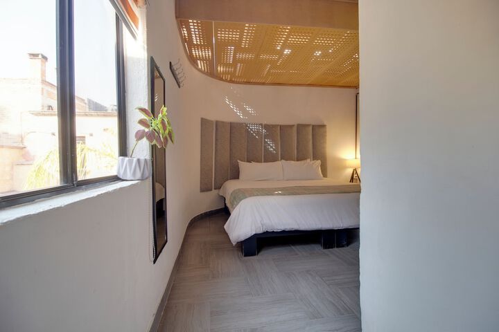 Room 6 of 83