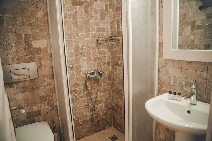 Room 10 of 21