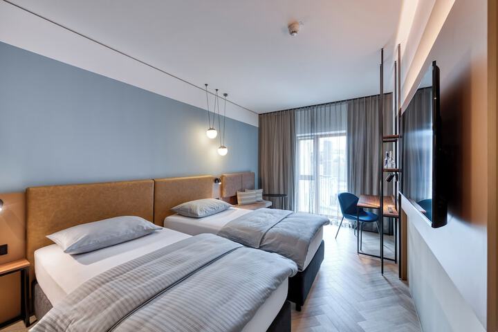 Room 7 of 33