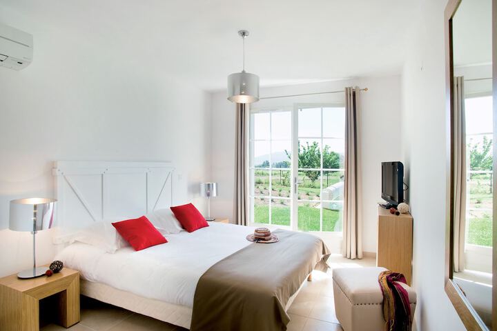 Room 4 of 11