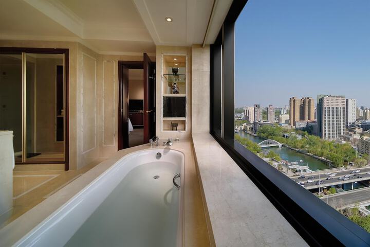 Room 62 of 114