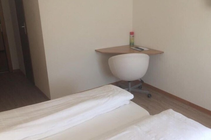 Room 4 of 9