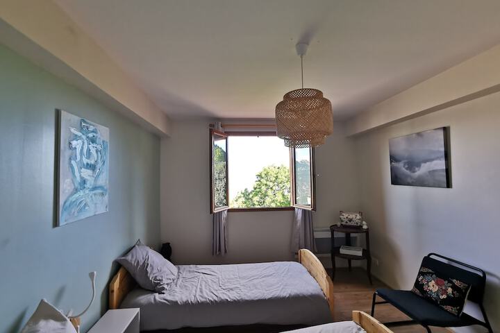 Room 12 of 124