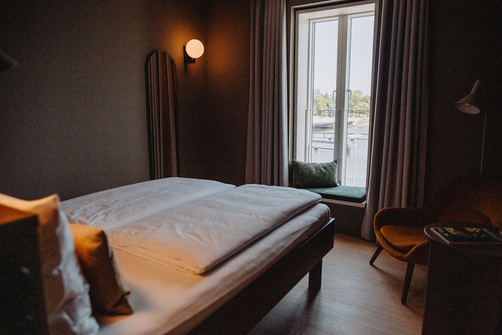 Room 25 of 42