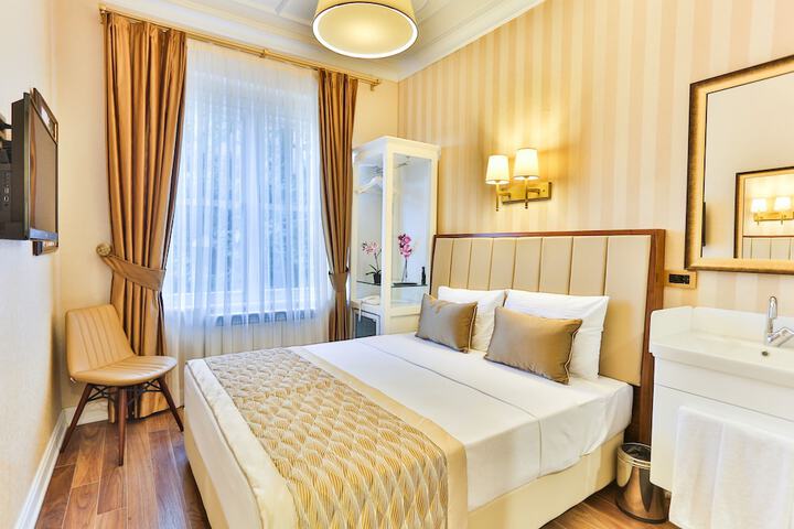 Room 18 of 35