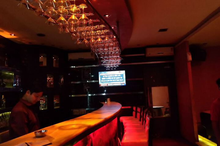 Lounge 45 of 68