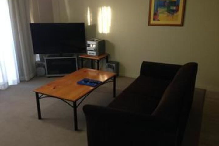 Room 13 of 16