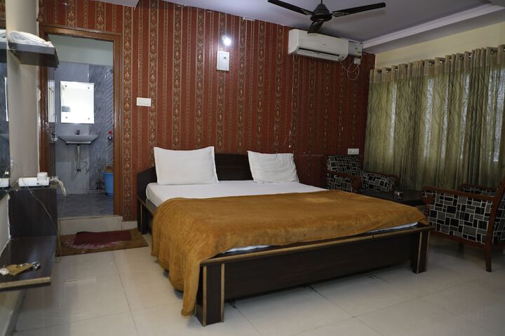 Room 11 of 38