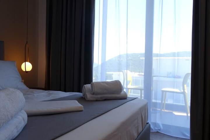 Room 28 of 94
